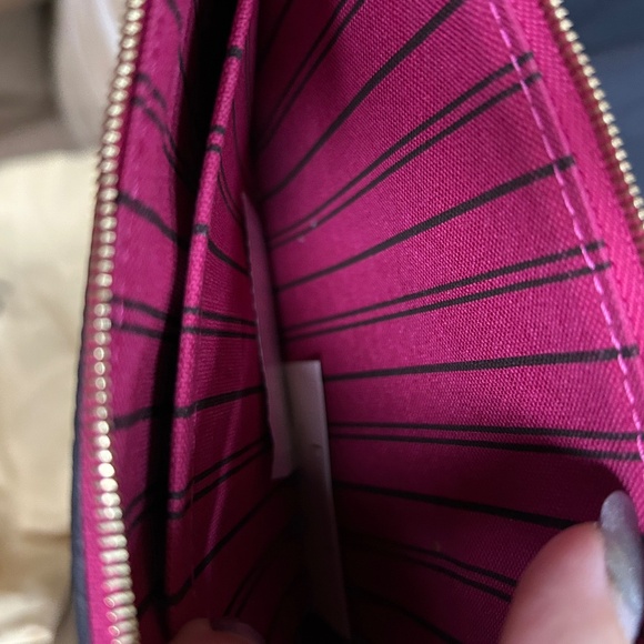 BRAND NEW w/ TAGS  LV GM Pouchette PIVIONE  interior - Picture 6 of 14